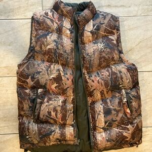 North River camo puffer vest